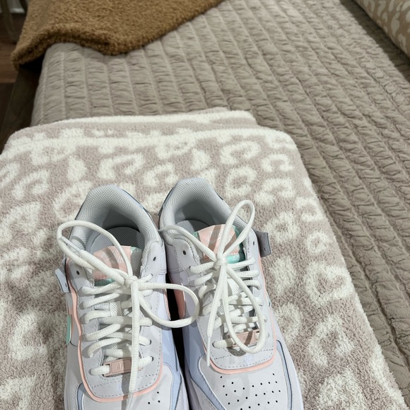 Women’s Nike Air Force 1’s size 8.5 - Picture 3 of 3